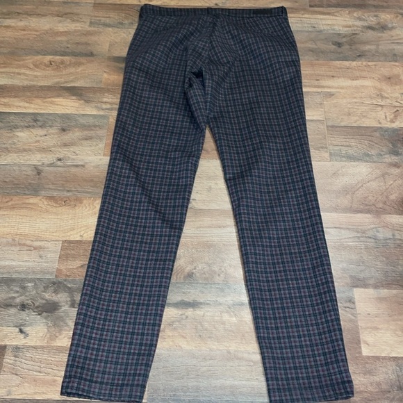 KUT from the Kloth Grey and burgundy Plaid skinny pants. Size 8 - Picture 8 of 10